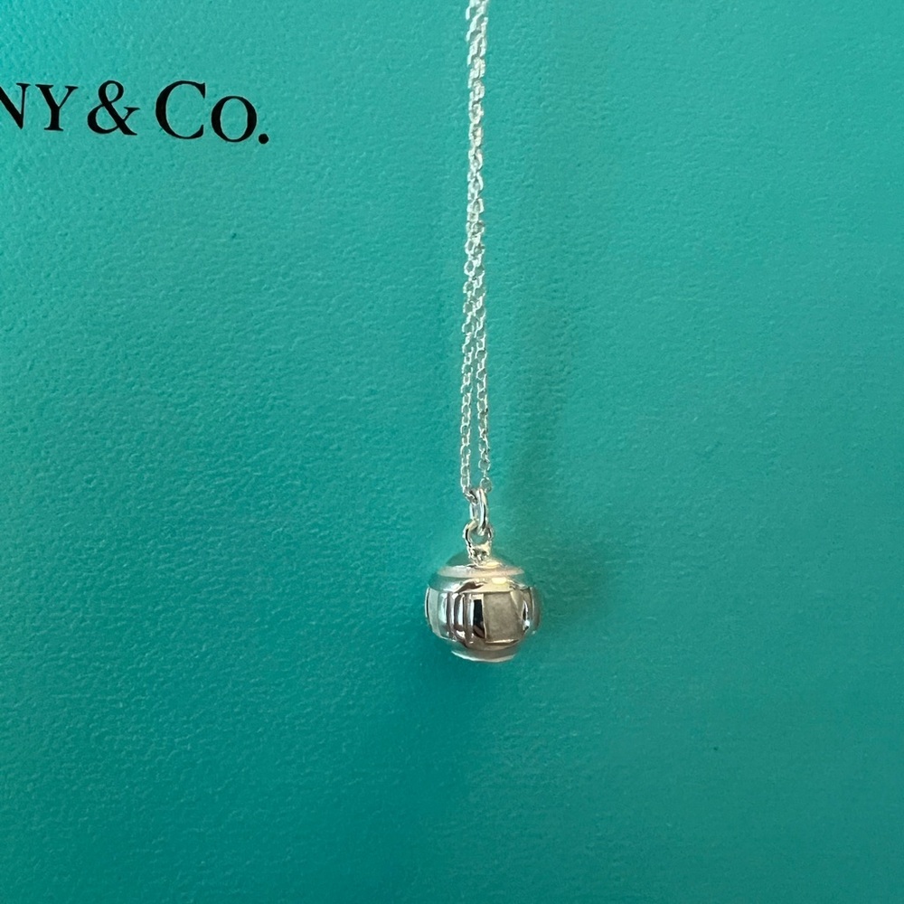 🌸🌸 Authentic Tiffany & Co. Atlas Ball Pendant - Picture 4 of 7